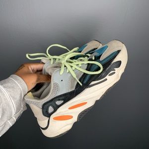 yeezy boost 700 wave runner